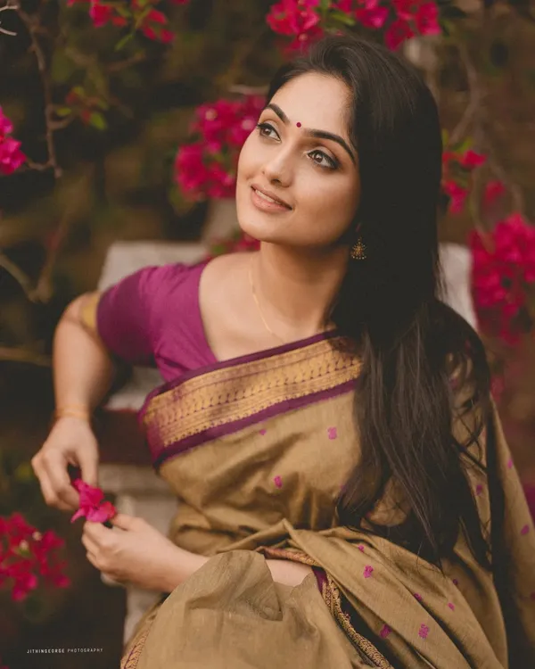 BEIGE_GREEN_PURE_BANARASI_SAREE